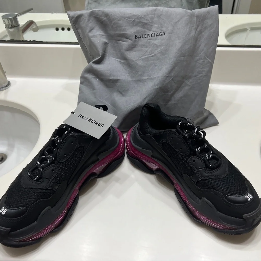 Brand new Balenciaga women’s triple s lug sole sneakers (black/pink) size 8 US - Picture 10 of 12